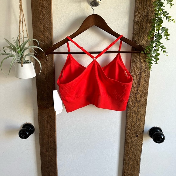 New Pro-Fit Woman’s XL Seamless Sports Bra Moisture Wicking Convertible Straps - Picture 2 of 15